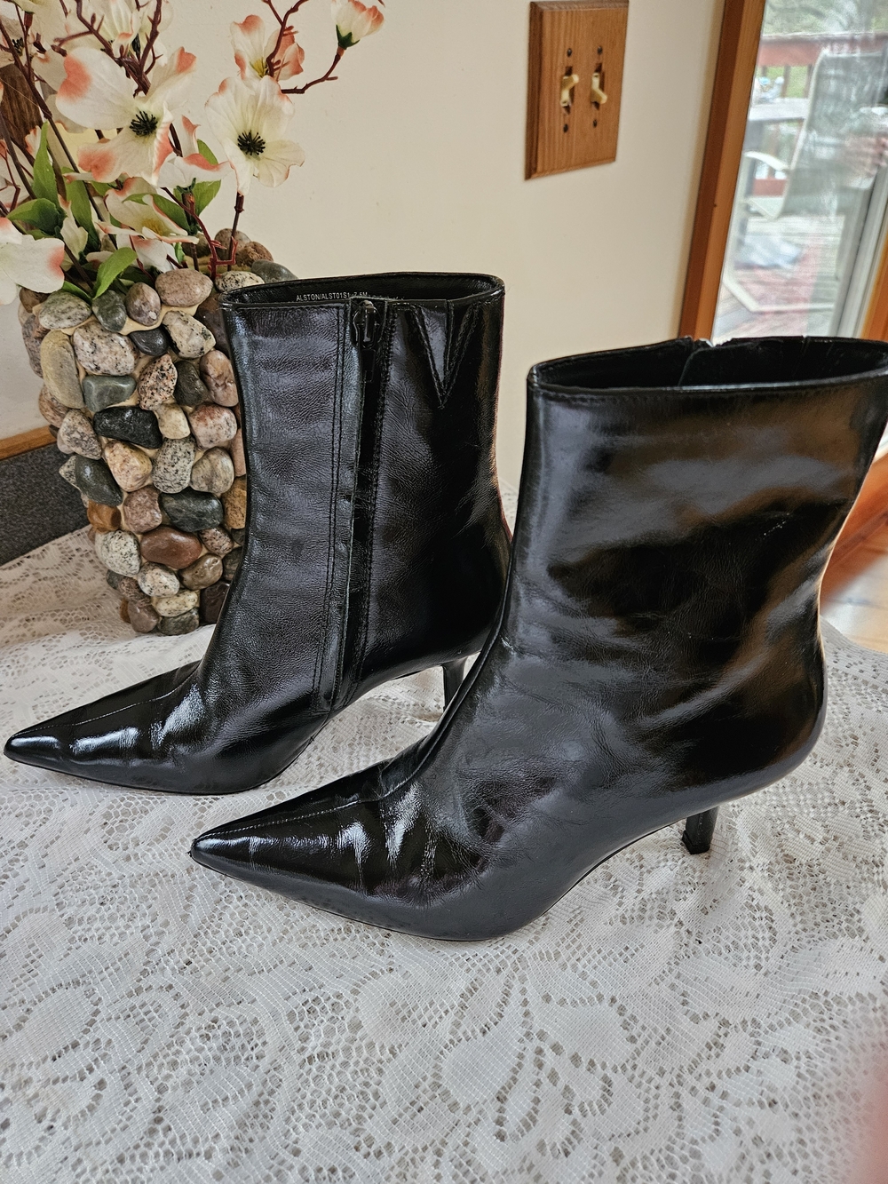 Steve Madden Alston Black Patent Leathet Pointed Toe Ankle Boots 7 1/2. Like New